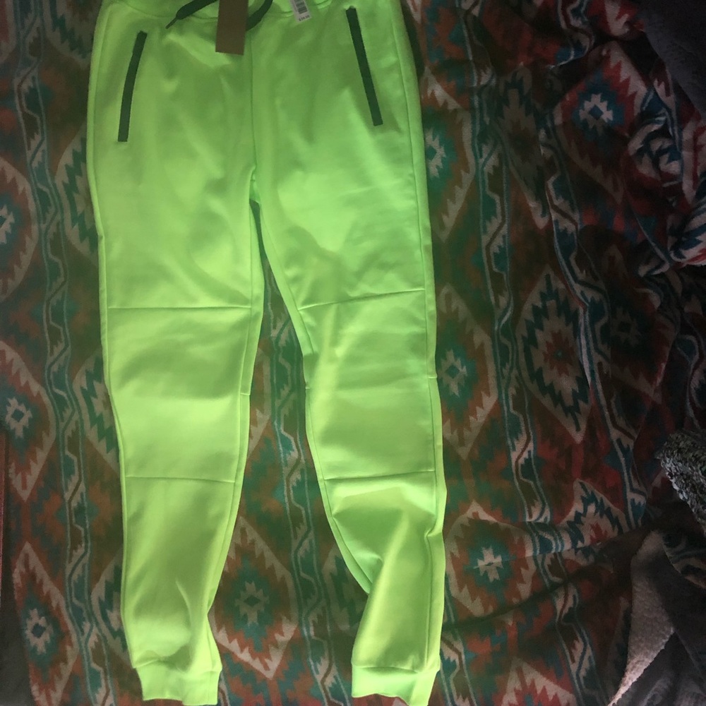Cute neon pants!